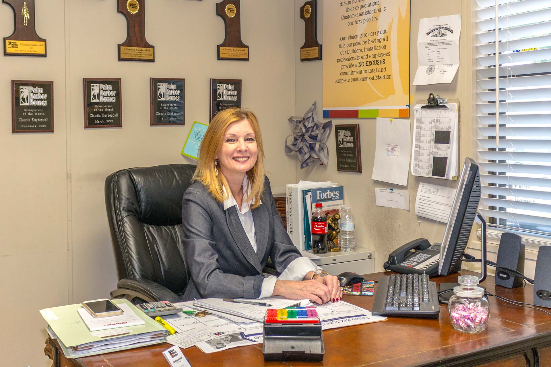Cavco Homes retail team member in her office | Request Information | Cavco Homes
